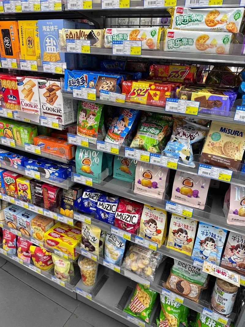 小而美的便利店零食：城市生活的调味剂
